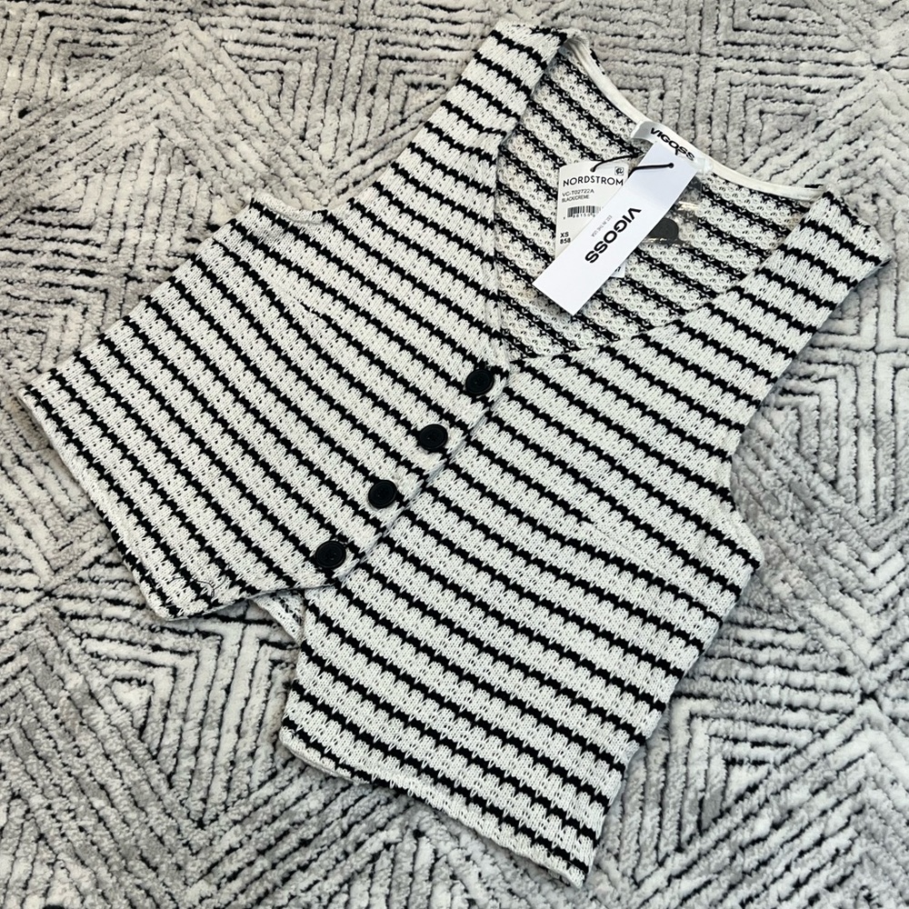 Vigoss Black and White Striped Crop Top - Picture 4 of 5